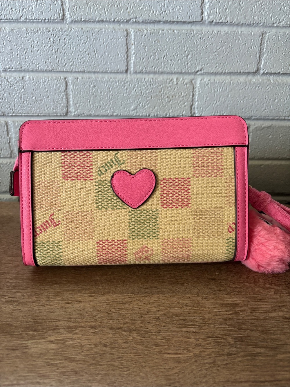 Juicy Couture “Free to be Juicy” Wristlet with faux heart charm - Picture 4 of 6